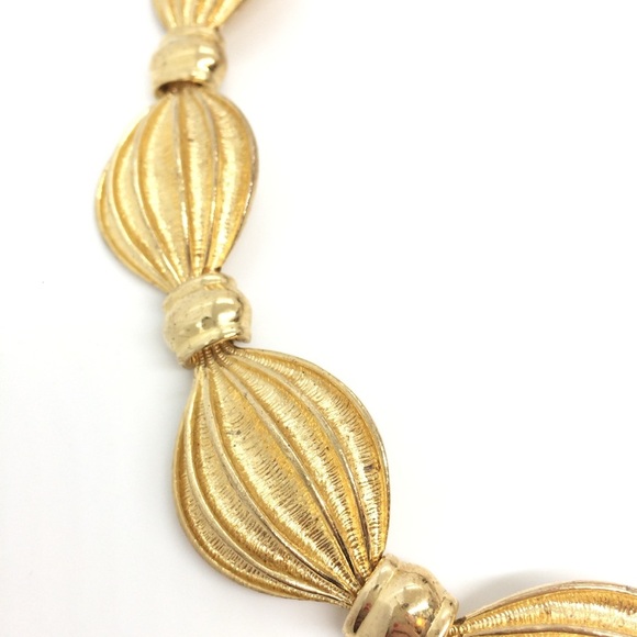 VINTAGE 80S 90S UNSIGNED IVANA TRUMP BRUSHED GOLD TONE RIBBON NECKLACE STATEMENT - Picture 9 of 17